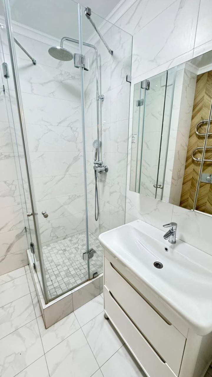 3 с видом на горы возле мега парка арбат Apartment Almaty