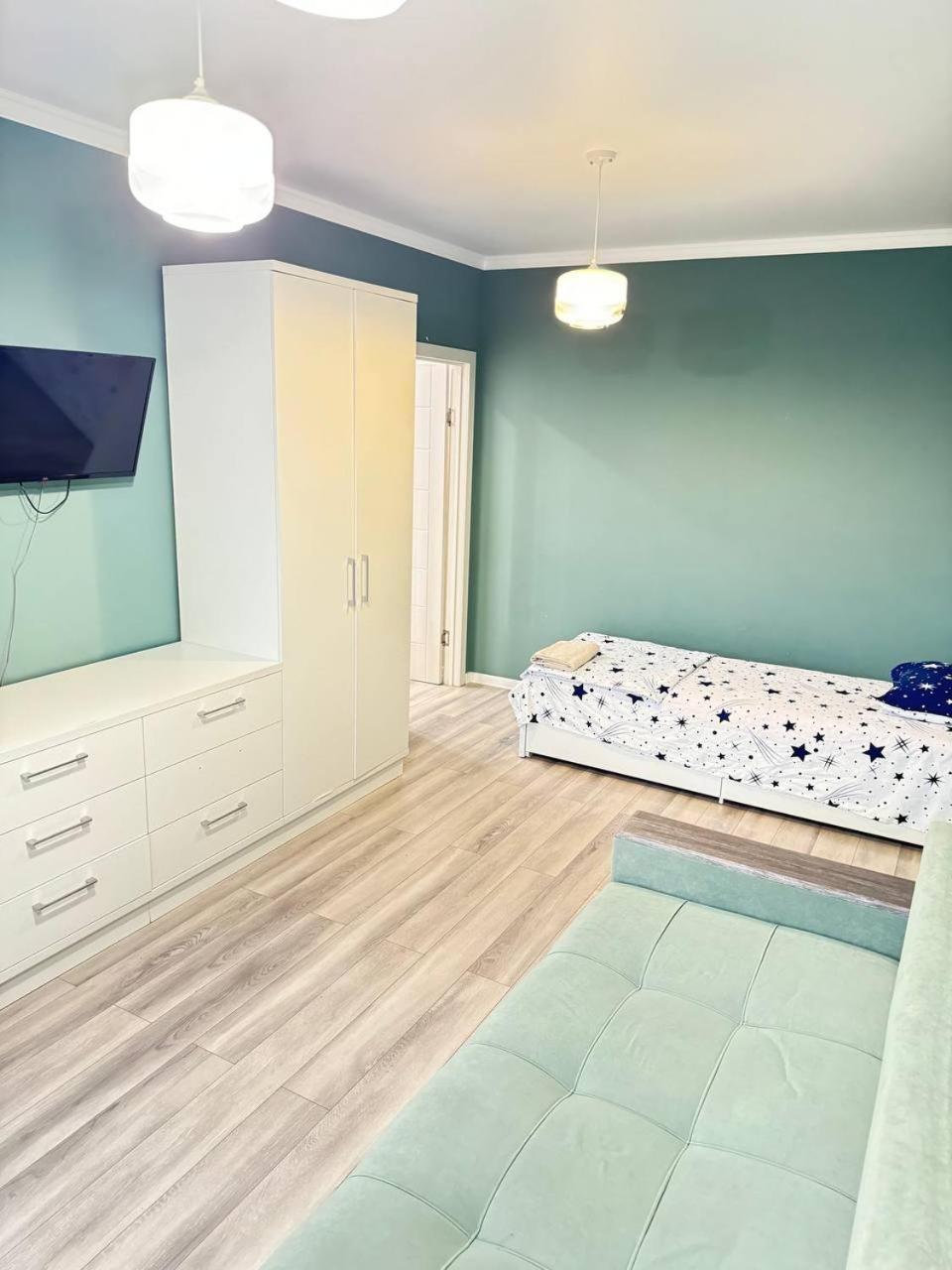 3 с видом на горы возле мега парка арбат Apartment Almaty